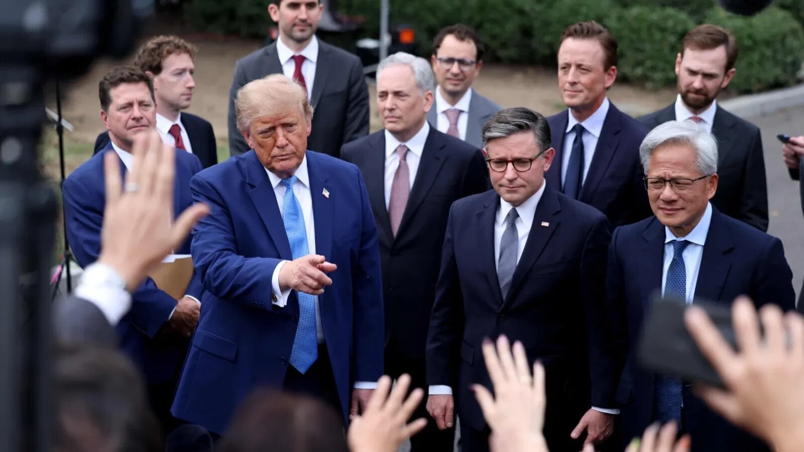 VIDEO Atmosferă de "curtea școlii" la întâlnirea șefilor marilor companii de AI cu Trump: "Ca niște copii speriați în fața unui bătăuș"